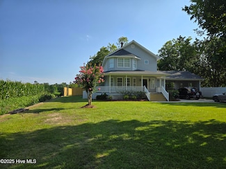 121 Schley Ave, Lake Waccamaw, NC 28450