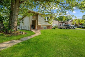 38 Moffitt Blvd, East Islip, NY 11730