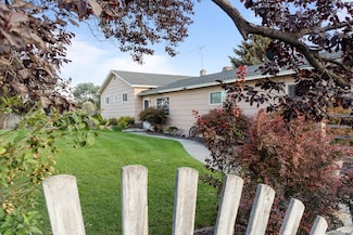 691 Willowcrest Rd, Sunnyside, WA 98944