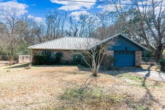 400 Peach Tree Dr, Palestine, TX 75803