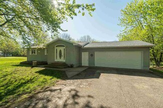 101 Elk Run St, Elk Run Heights, IA 50707