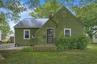 105 N Park Lane Dr, Knoxville, IA 50138