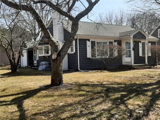 6 Sunny Cove Dr, Warwick, RI 02889