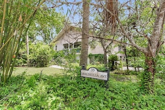 35 Magnolia Ave, Yankeetown, FL 34498