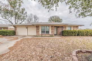 2111 Avalon Ln, Arlington, TX 76014