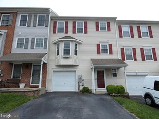 208 Country Ridge Dr, Red Lion, PA 17356