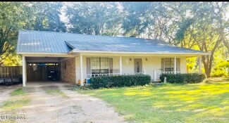 5804 Kaye Ln, Moss Point, MS 39562