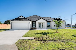 884 SW Thrift Ave, Port St. Lucie, FL 34953