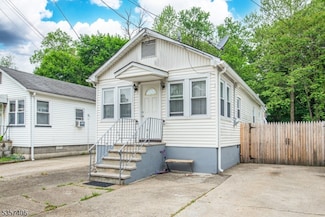 20 Park Dr, Oakland, NJ 07436