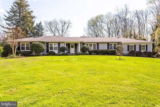 2105 Carrhill Rd, Vienna, VA 22181