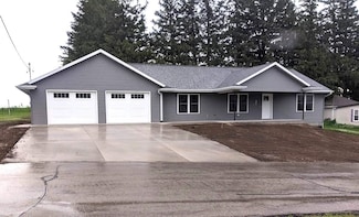 860 Sunshine St, Holy Cross, IA 52053