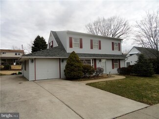 11 Cable Rd, Levittown, PA 19057