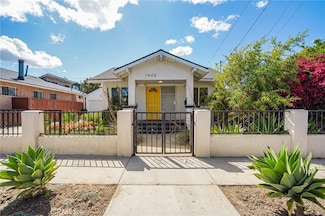 1445 Lewis Ave, Long Beach, CA 90813