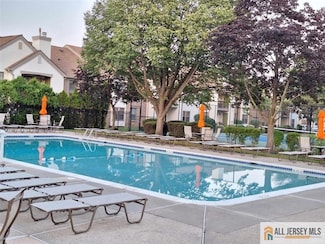 511 Sunshine Ct, Parlin, NJ 08859