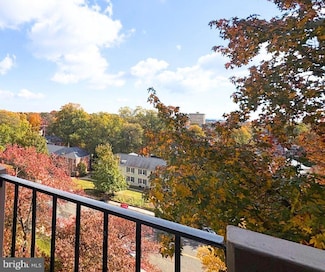 4141 N Henderson Rd Unit 702, Arlington, VA 22203