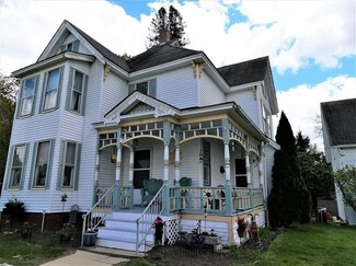 36 Pleasant St, Baldwinville, MA 01436