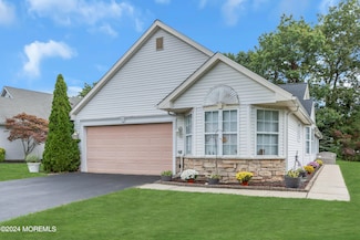 19 Round Valley Ln, Lakewood, NJ 08701