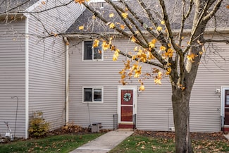 8 Mohawk Ct, Cromwell, CT 06416