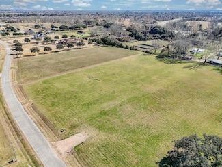 17 Providence Landing Dr, Columbus, TX 78934