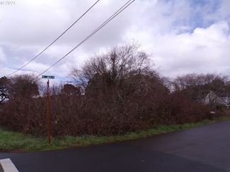 1455 NW 26th St, Lincoln City, OR 97367