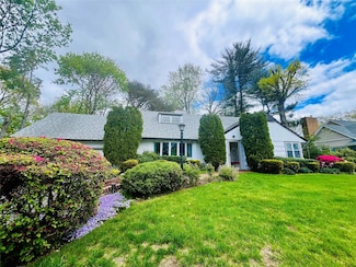 21 Rivers Dr, Great Neck, NY 11020