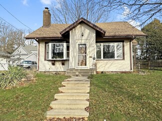 838 W Pleasant St, Freeport, IL 61032