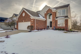 318 Lexington Cir, Broadview Heights, OH 44147