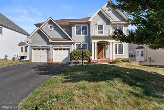 3383 Oakham Mount Dr, Triangle, VA 22172