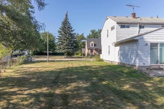 7052 Cadillac Ave, Warren, MI 48091