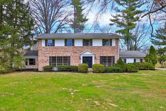 9121 Hoffman Farm Ln, Cincinnati, OH 45242