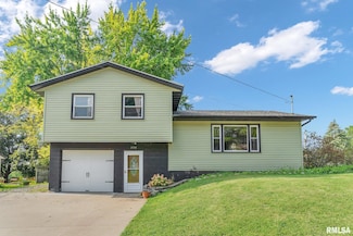 330 Walnut St, Le Claire, IA 52753