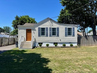 24 Polk St, Rocky Point, NY 11778