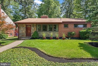 6903 40th Ave, University Park, MD 20782