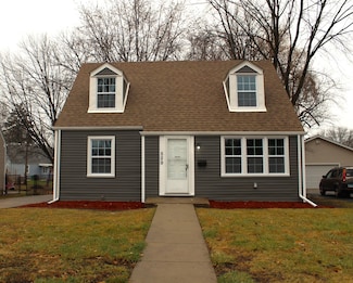 529 Miller Dr, Elgin, IL 60123