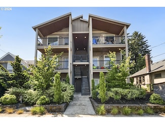 4950 SE Franklin St Unit 2, Portland, OR 97206