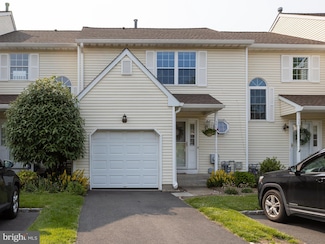 17 Pilgrim Ct, Ewing, NJ 08628