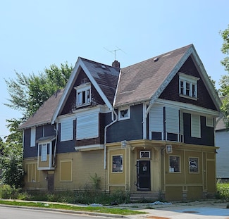 2476 N 38th St, Milwaukee, WI 53210