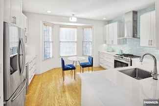 453 Albany Ct, West New York, NJ 07093