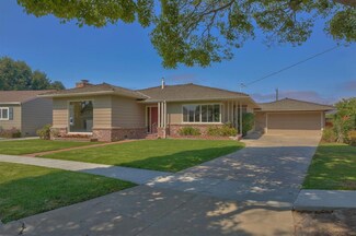 15 San Carlos Dr, Salinas, CA 93901
