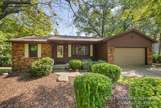 2426 Glen Valley Dr NW, Grand Rapids, MI 49544