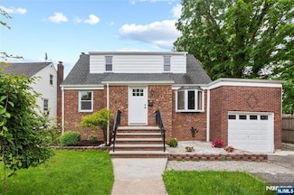 36 Deerfield St, Bergenfield, NJ 07621
