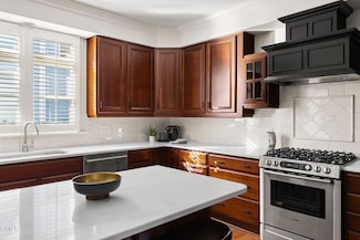 201 Weathervane Dr, Carrboro, NC 27510