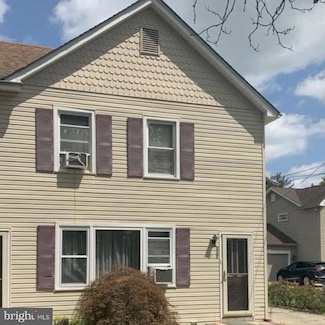 537 N 3rd St, Hammonton, NJ 08037