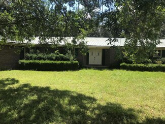 600 Deerwood Estate Dr, Geneva, AL 36340