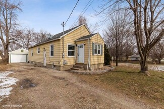 2203 Regal Ave, Waterloo, IA 50702