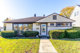 858 E Grant Dr, Des Plaines, IL 60016