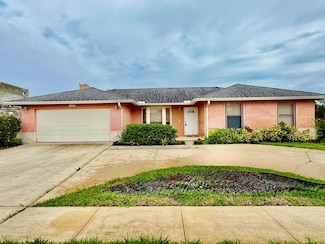 1334 N Mangonia Dr, West Palm Beach, FL 33401