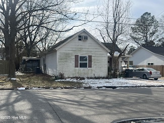901 W Anderson St, Selma, NC 27576