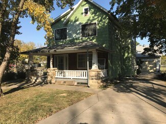 705 N Sycamore Rd, Iola, KS 66749