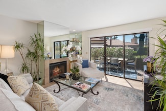 150 Willow Lake Dr, Palm Desert, CA 92260